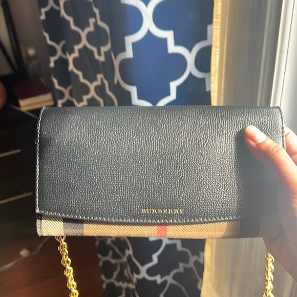 Burberry wallet on chain authentic - Picture 1 of 4